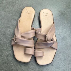 Beige classic toe strap sandal size 6